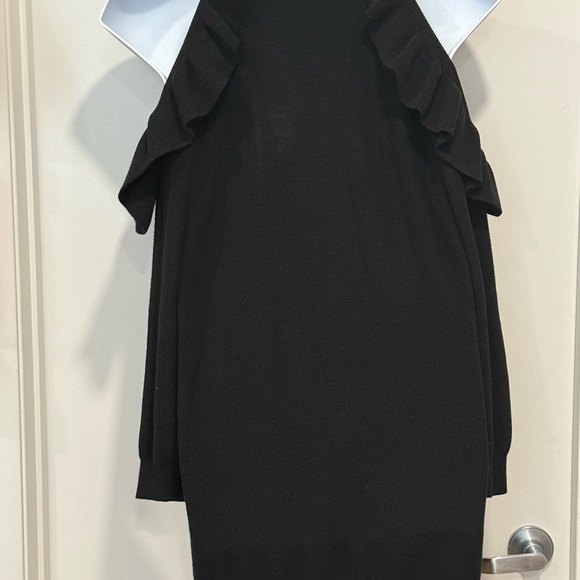 Elegant Black Ruffle Cold Shoulder Dress - Picture 3 of 4